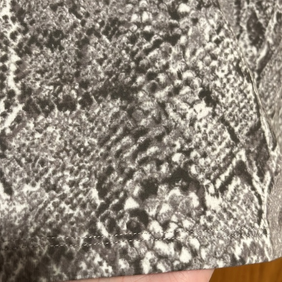 Talbots Tee snake skin print 2X NWT - Picture 6 of 6